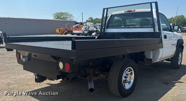 Image of GMC 2500HD equipment image 4