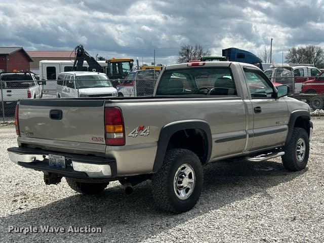 Image of GMC 2500HD equipment image 4