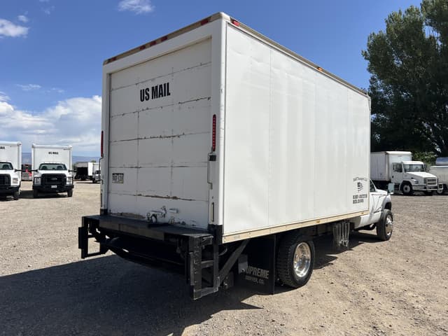 Image of GMC 3500HD equipment image 4