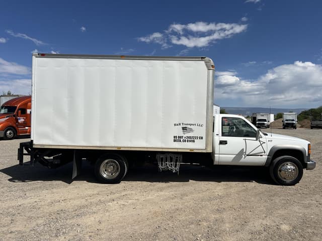 Image of GMC 3500HD equipment image 3
