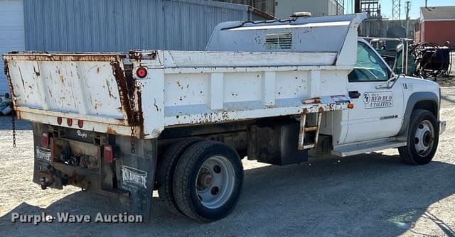 Image of GMC 3500HD equipment image 4