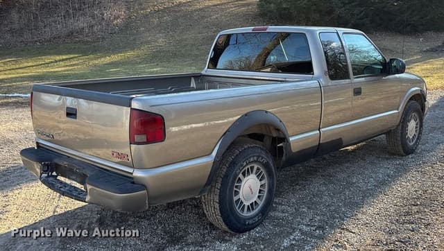 Image of GMC Sonoma equipment image 4