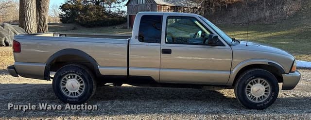 Image of GMC Sonoma equipment image 3