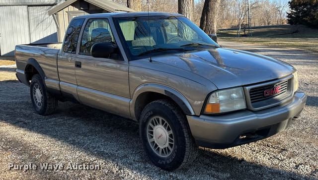 Image of GMC Sonoma equipment image 2