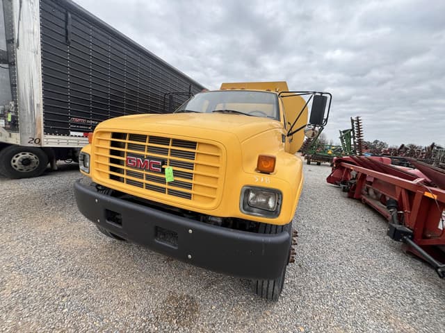 Image of GMC C7500 equipment image 2