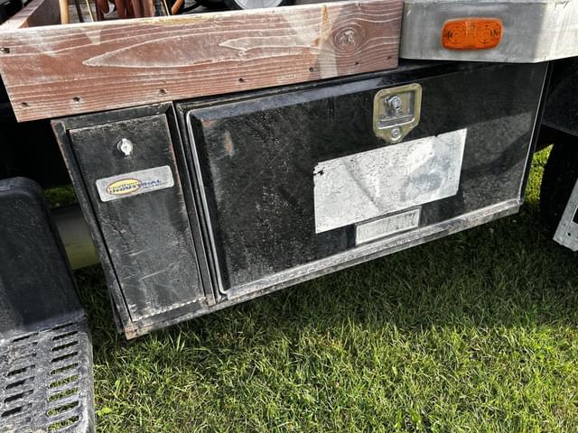Image of GMC TopKick C6500 equipment image 3