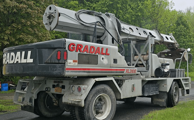 Image of Gradall XL3100 equipment image 3