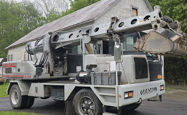 Image of Gradall XL3100 equipment image 4