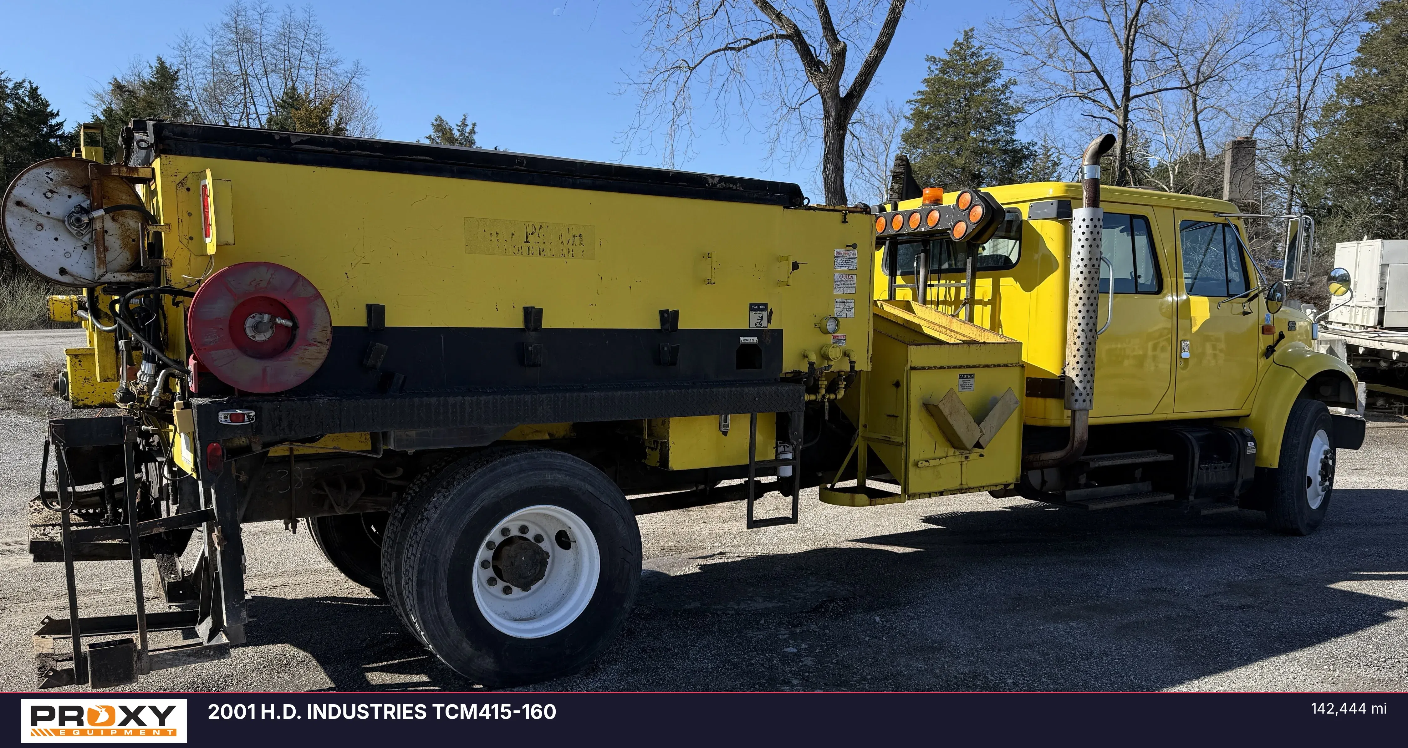 2001 International 4900 Equipment Image0