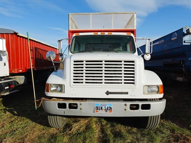 Image of International 4900DT equipment image 4