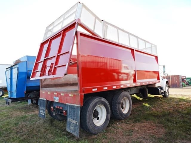 Image of International 4900DT equipment image 1