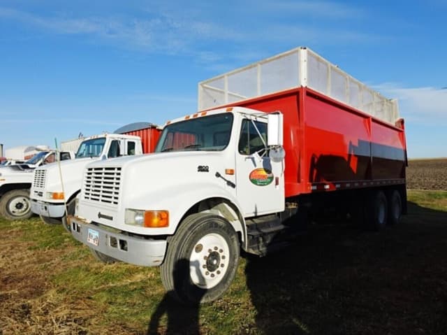 Image of International 4900DT equipment image 3