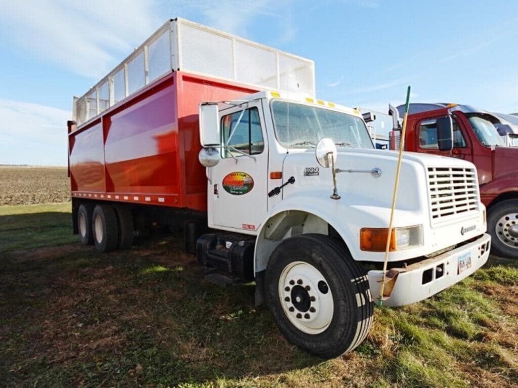 Image of International 4900DT Primary image