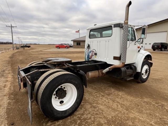 Image of International 4900 equipment image 4