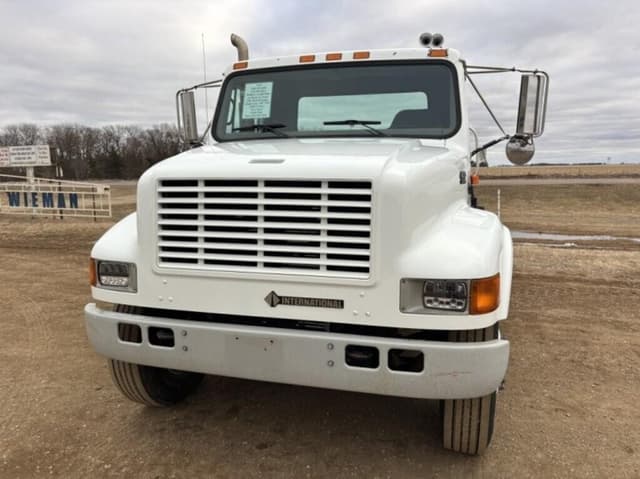 Image of International 4900 equipment image 1