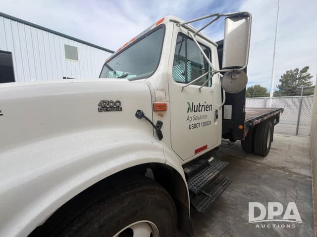 Image of International 4700 equipment image 2