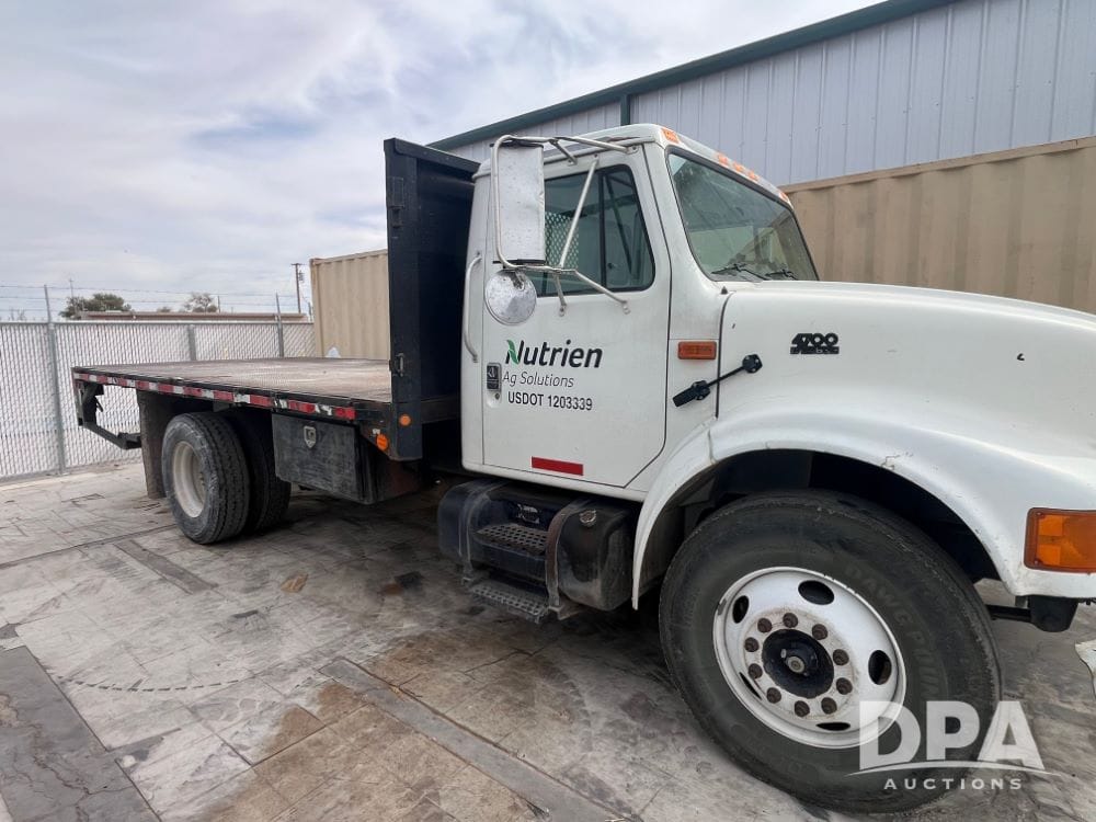 2001 International 4700 Equipment Image0