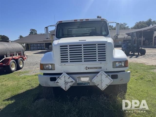 Image of International 4900 equipment image 1