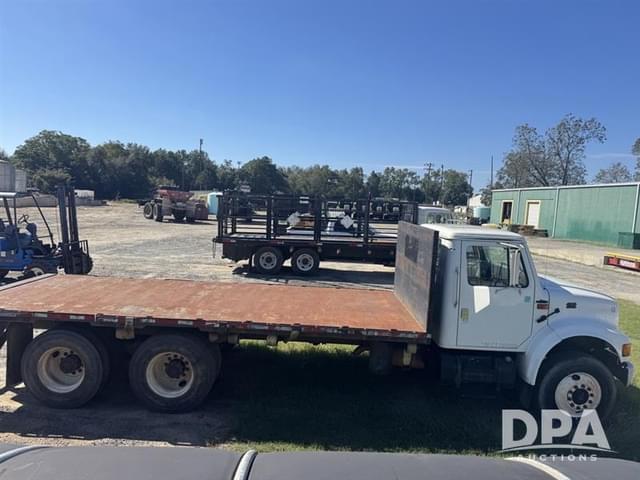 Image of International 4900 equipment image 2