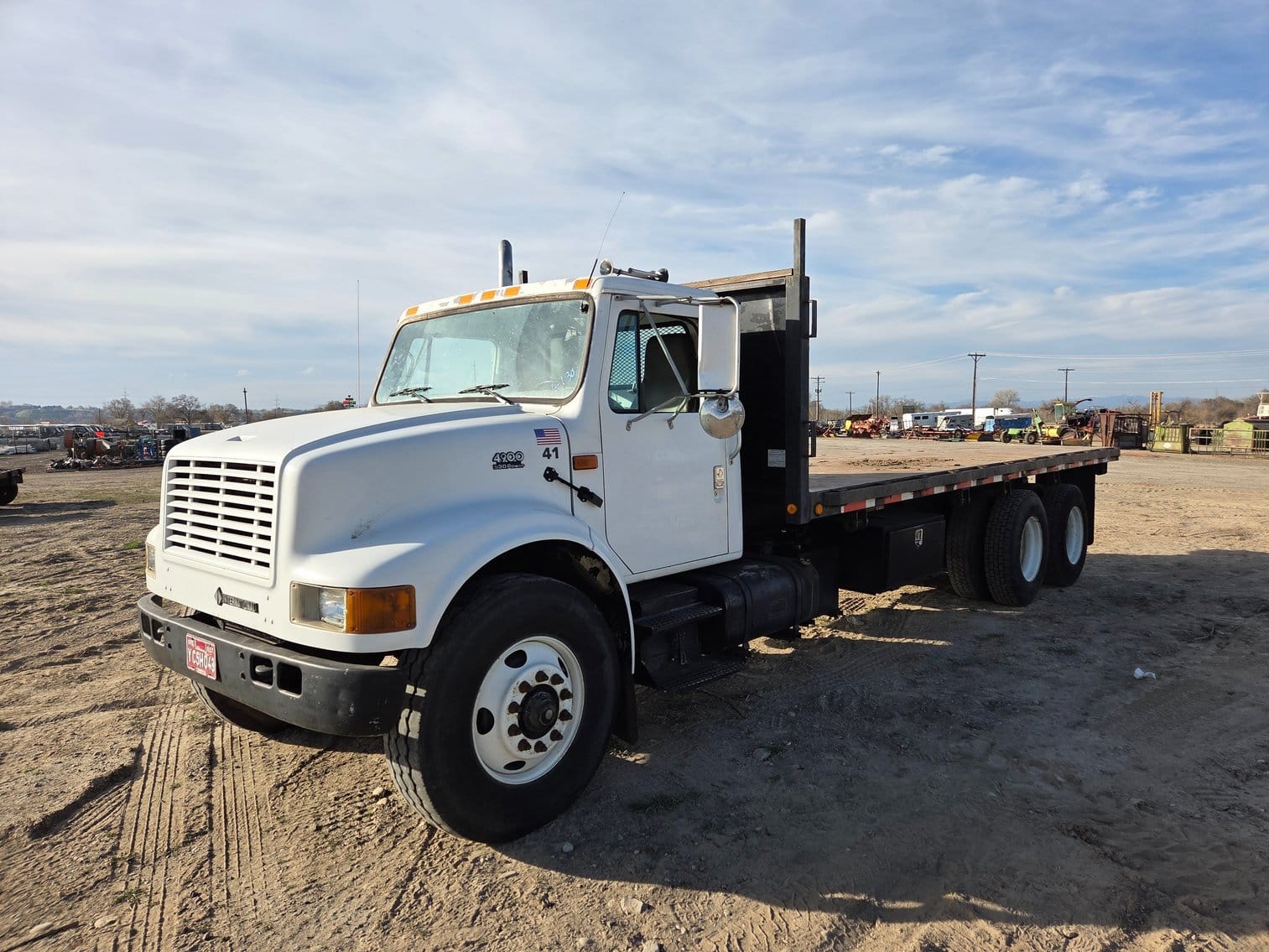 2001 International 4900 Equipment Image0