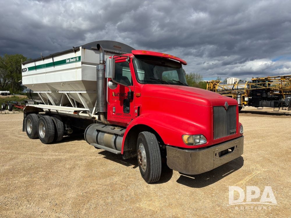 2001 International 9200i Equipment Image0