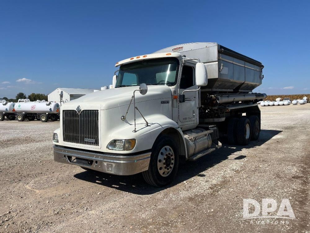 2001 International 9400i Equipment Image0