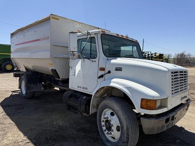 Image of International 4900 equipment image 1