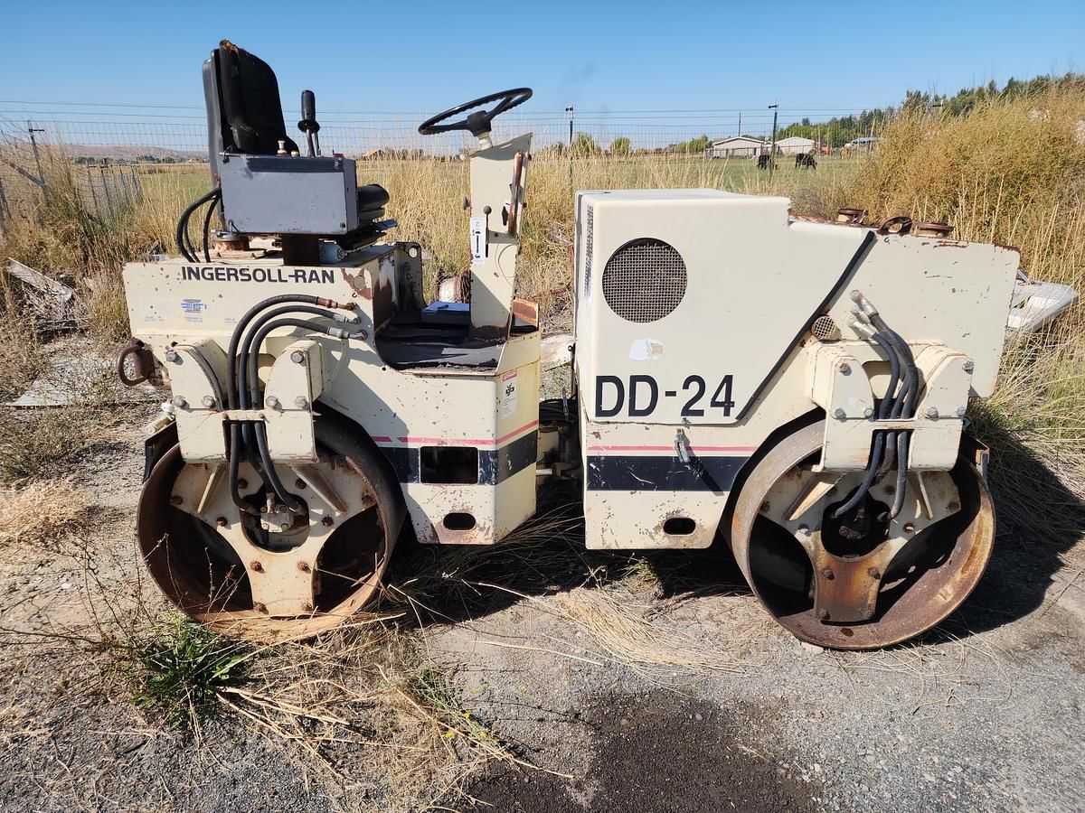 2001 Ingersoll Rand DD-24 Equipment Image0