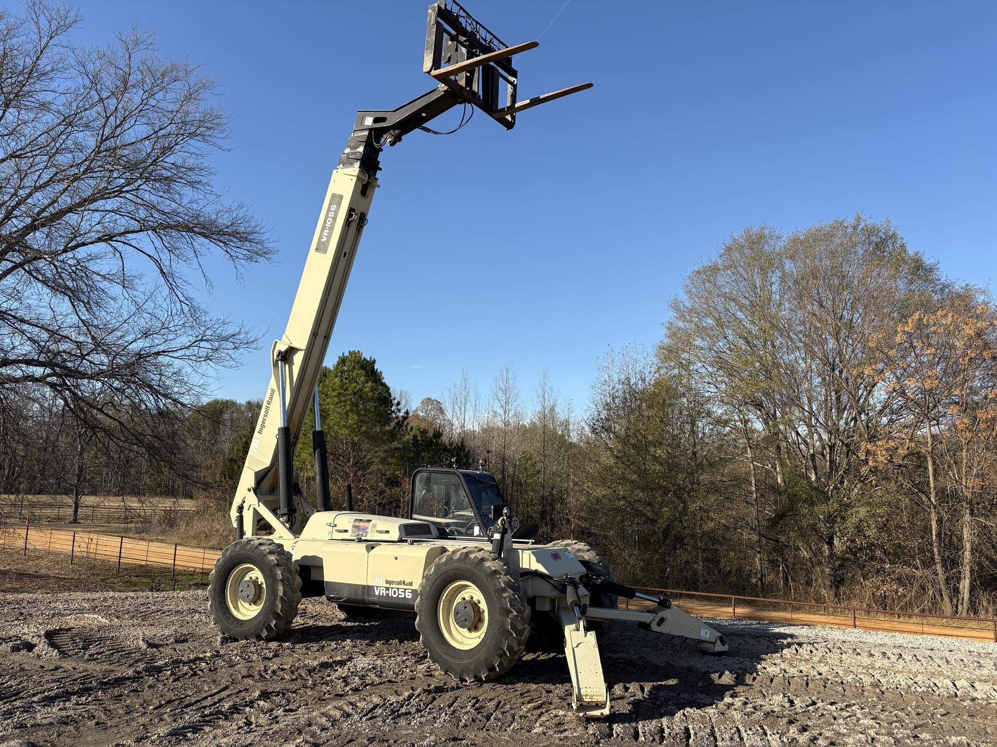 2001 Ingersoll Rand VR-1056 Equipment Image0