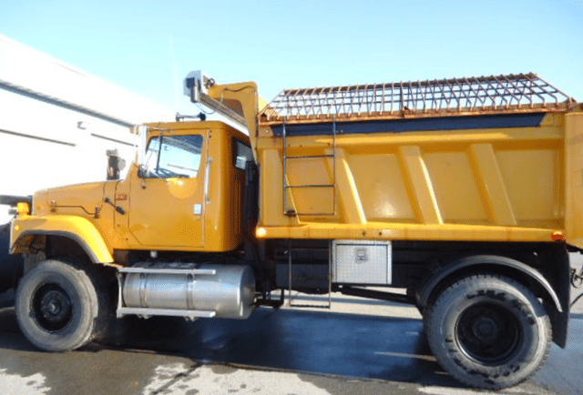 Image of International 2574 equipment image 3