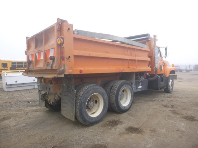 Image of International 2574 equipment image 2