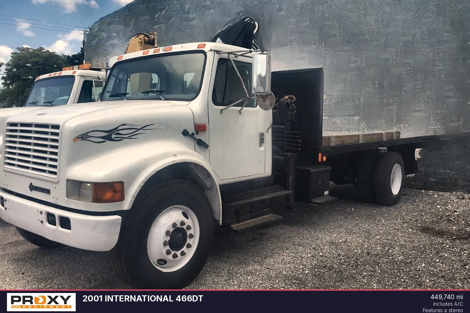 2001 International 4900 Equipment Image0
