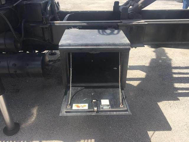 Image of International 4900 equipment image 1