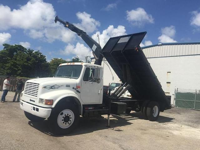 Image of International 4900 equipment image 4