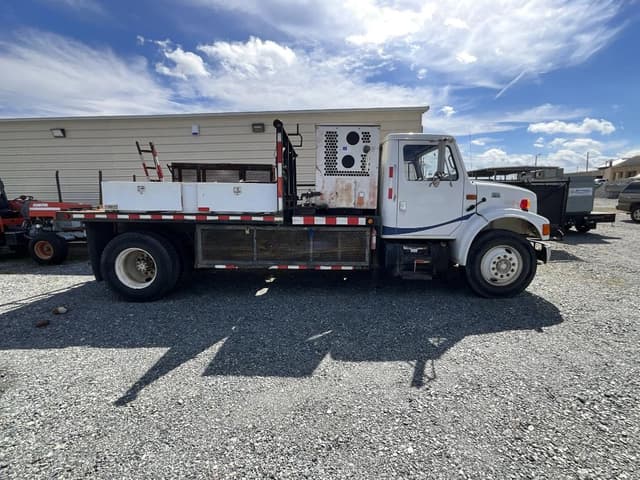 Image of International 4700 equipment image 1