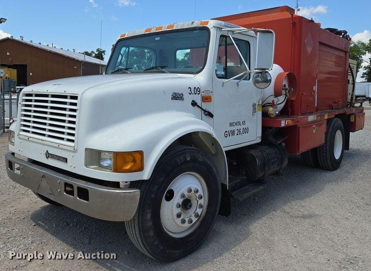 2001 International 4700 Equipment Image0