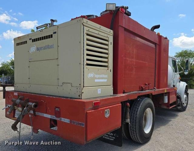 Image of International 4700 equipment image 4