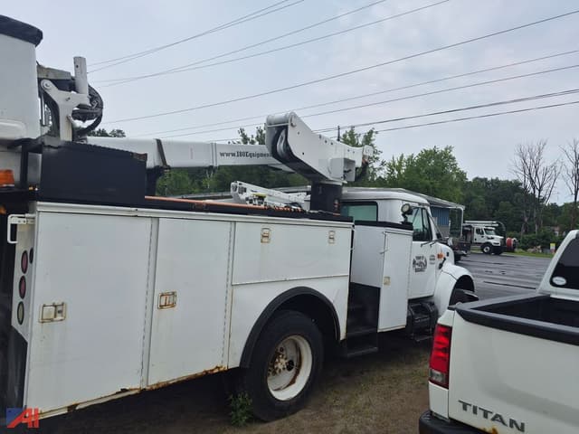 Image of International 4700 equipment image 3