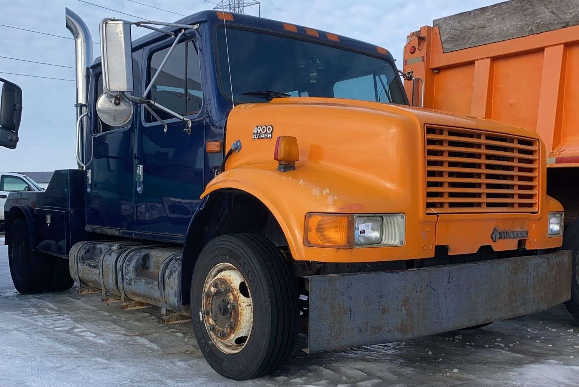 2001 International 4700 Equipment Image0