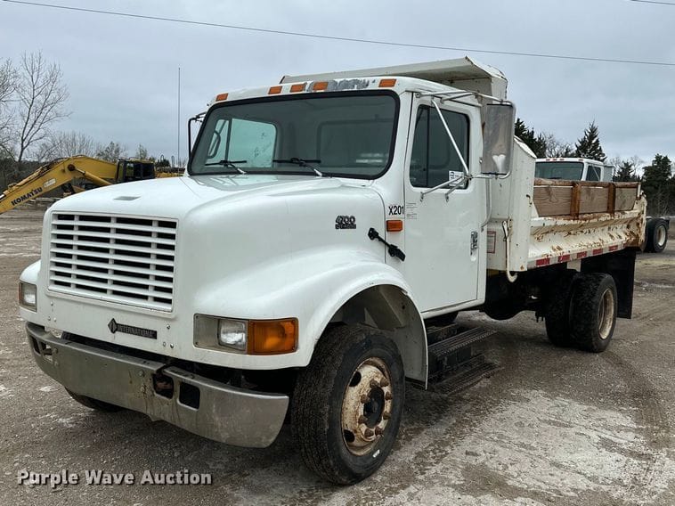 2001 International 4700 Equipment Image0