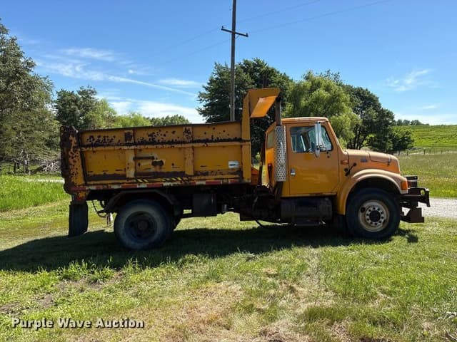 Image of International 4700 equipment image 3