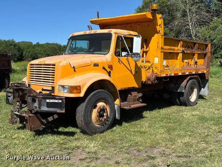 2001 International 4700 Equipment Image0