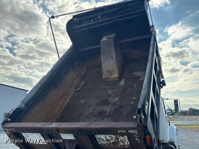 Image of International 4700 equipment image 4