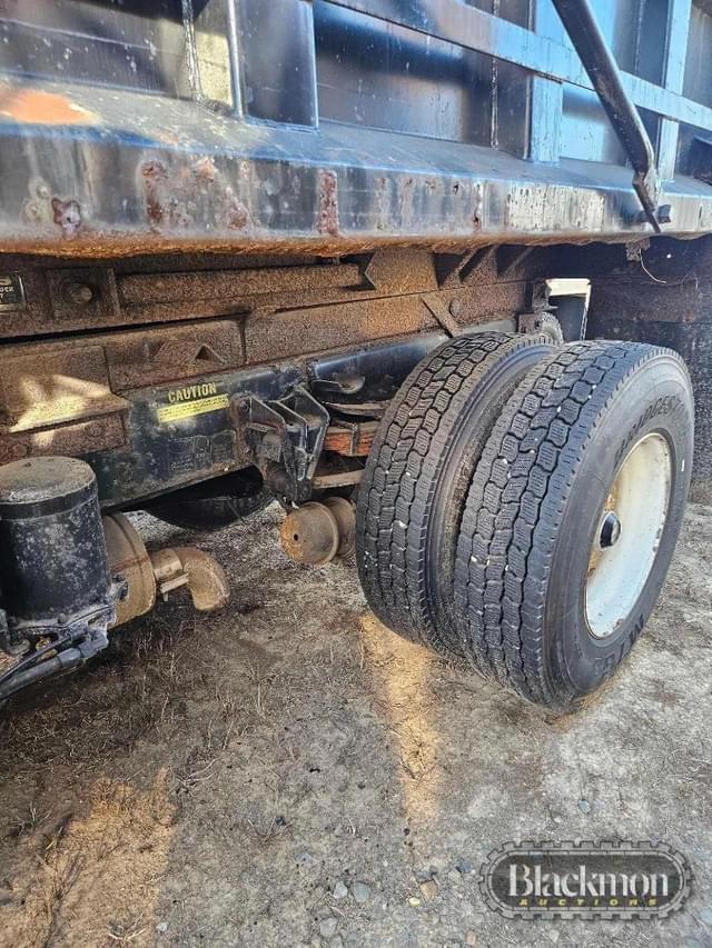 Image of International 4700 equipment image 2