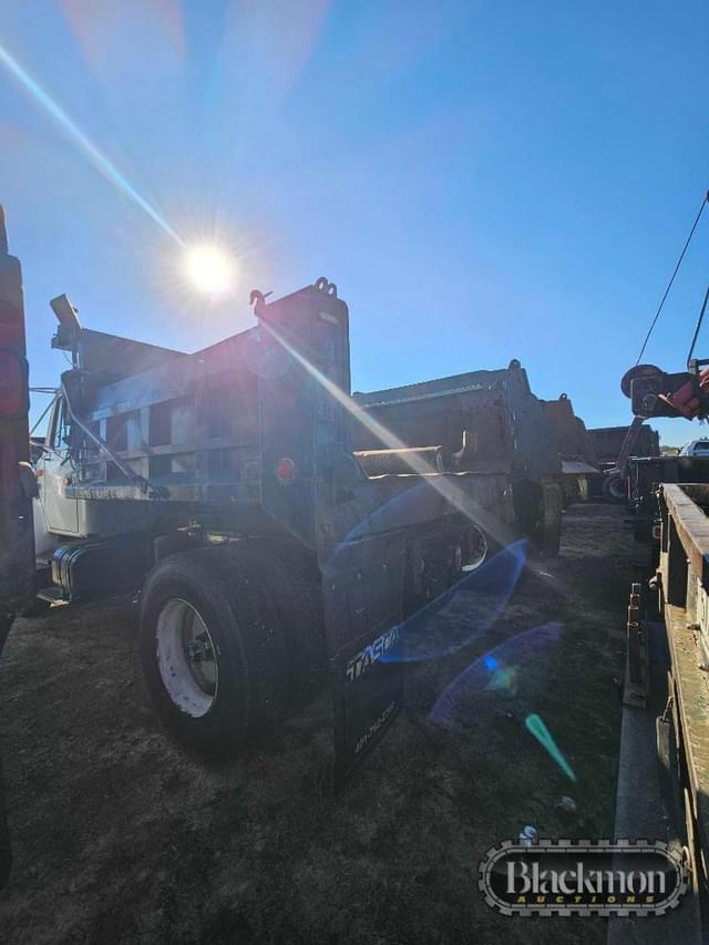 Image of International 4700 equipment image 3