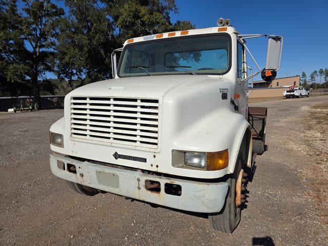 Image of International 4700 equipment image 1