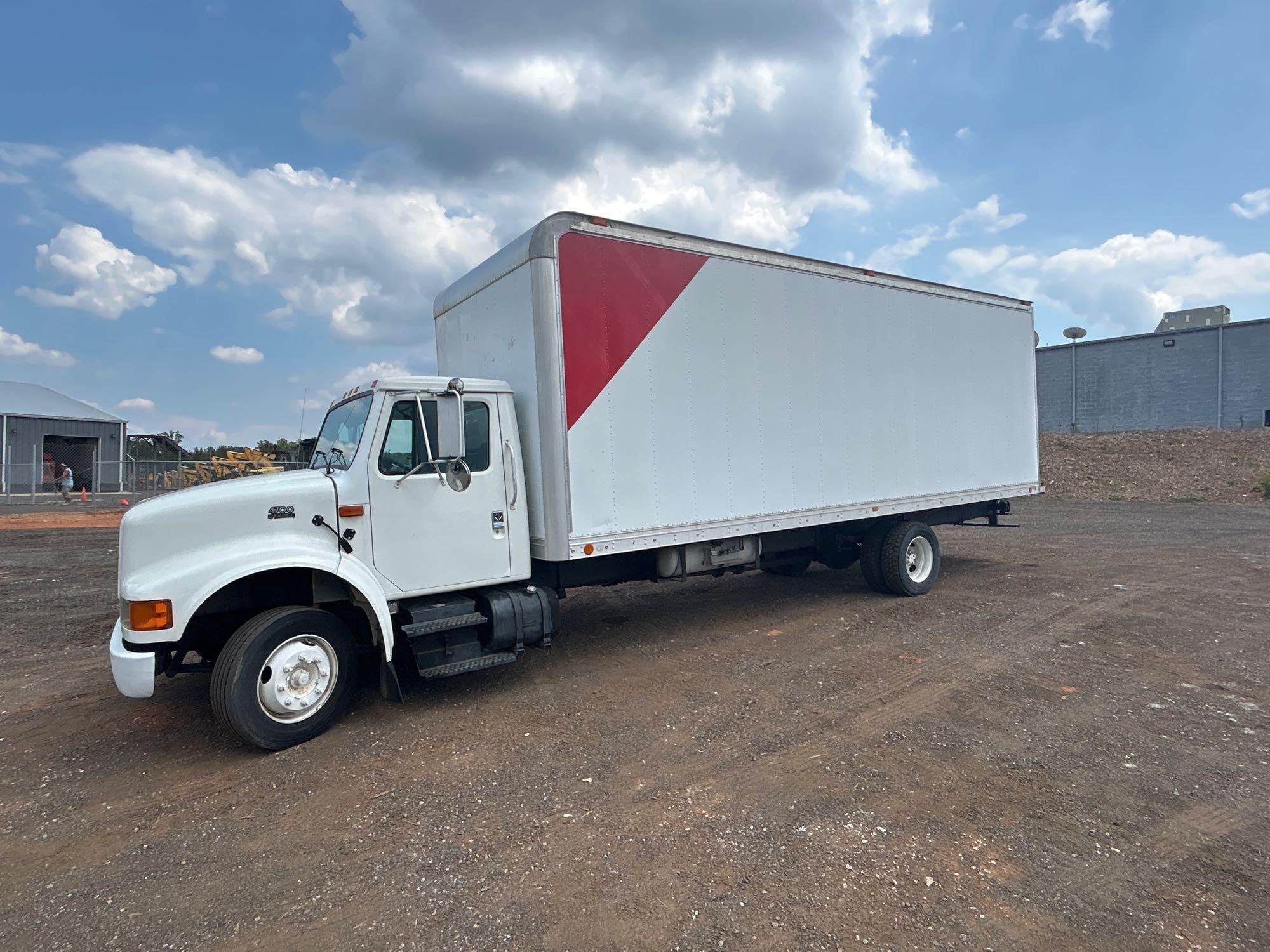 2001 International 4700 Equipment Image0
