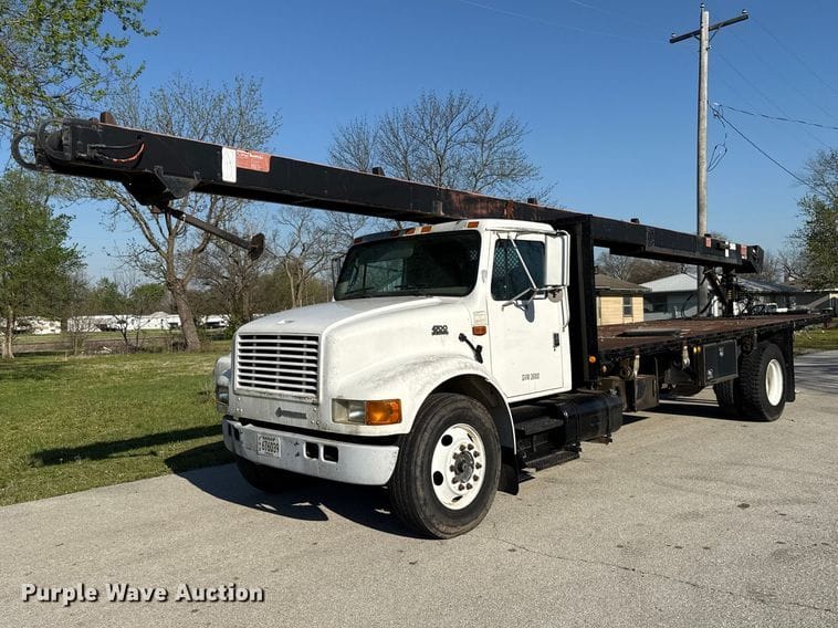 2001 International 4700 Equipment Image0