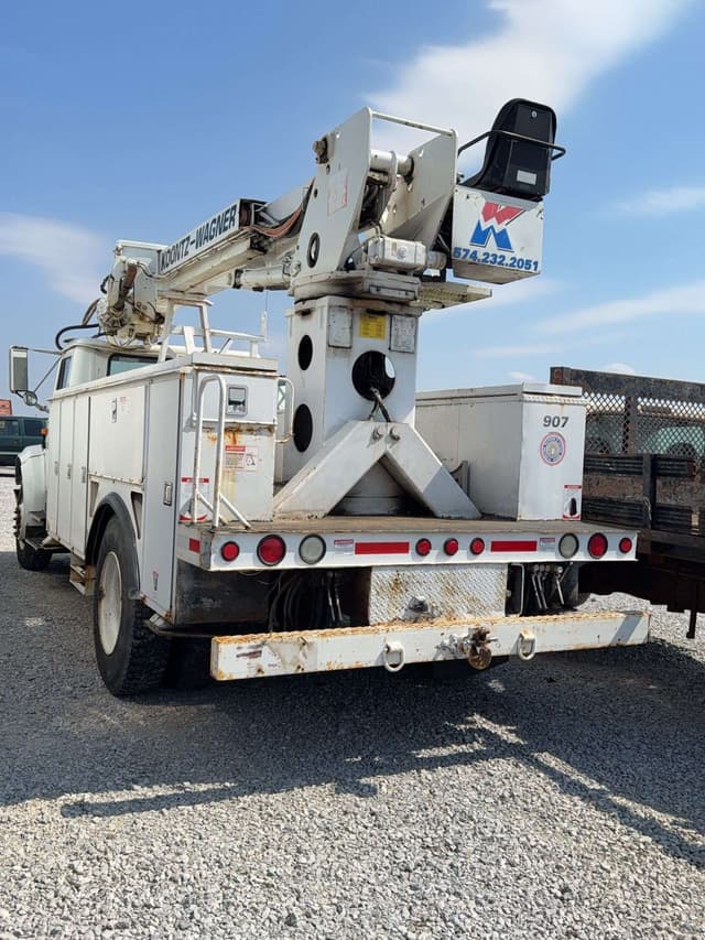 Image of International 4700 equipment image 3