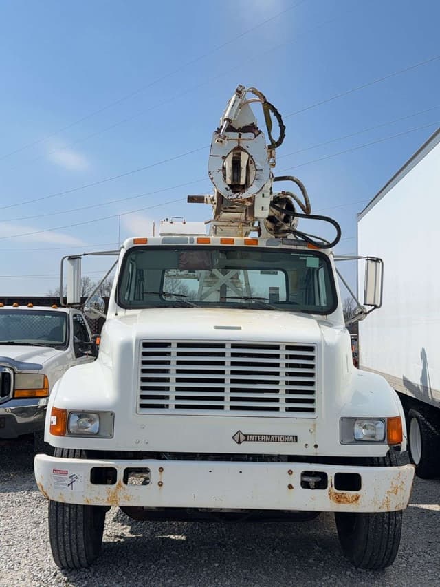 Image of International 4700 equipment image 1